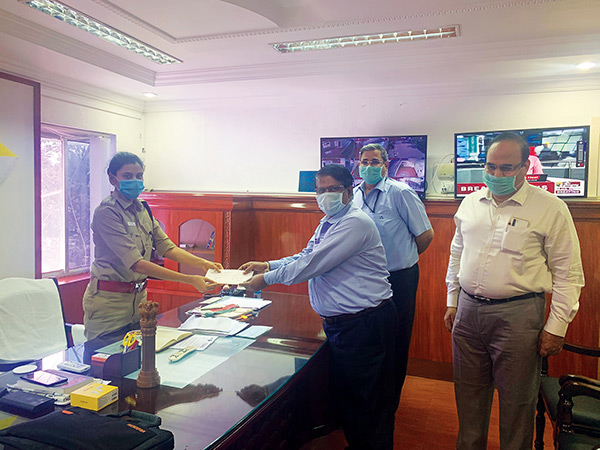 Chemplast Sanmar, Mettur, donated Rs 10 lakhs to the Salem Collector’s District COVID fund, to support the COVID initiatives being driven by the Collector, due to the rising number of COVID affected in Salem district